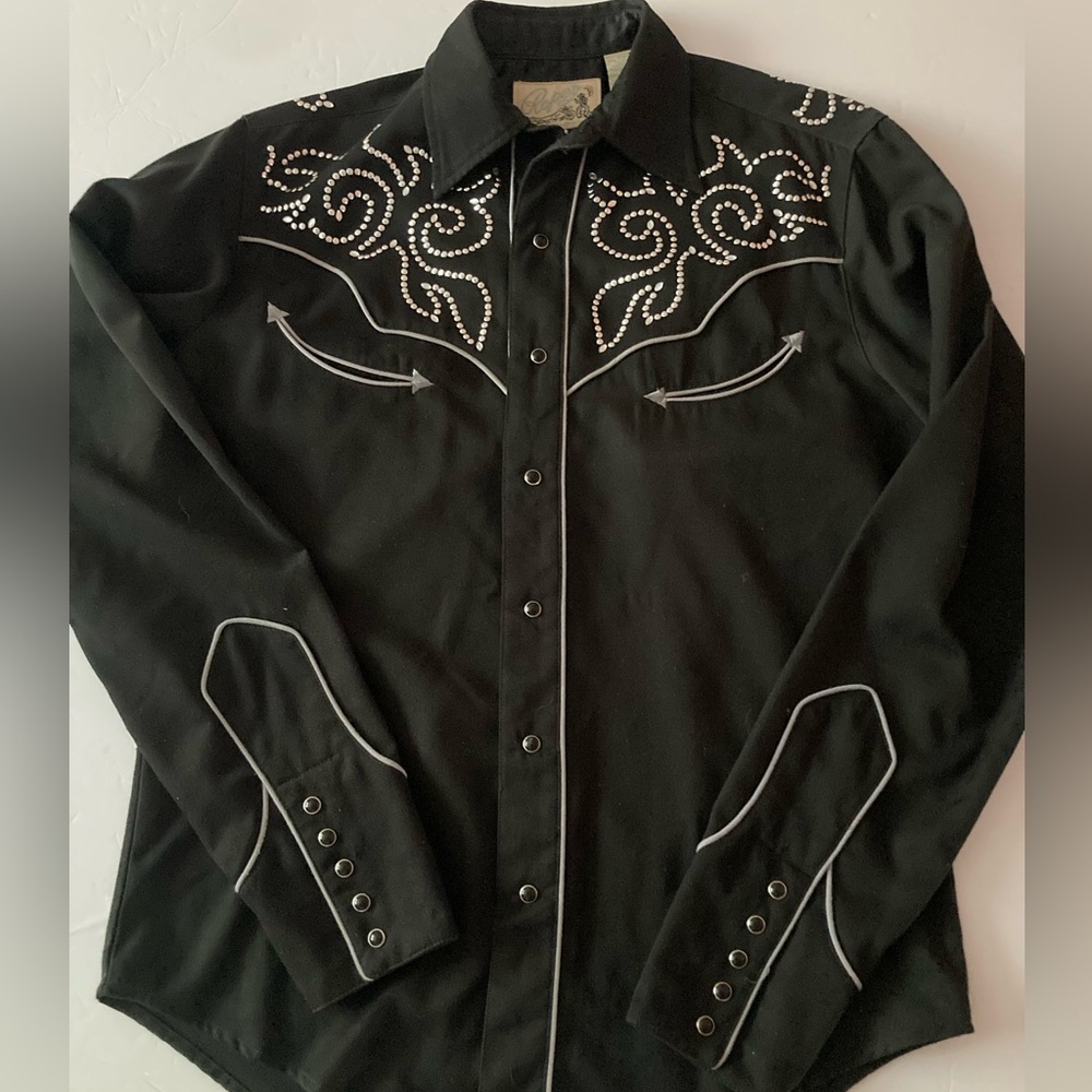 Roper Mens SZ S Black Western long sleeve,silver studded scroll design.